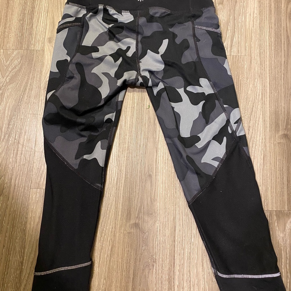 Athleta Relay Camo Capri